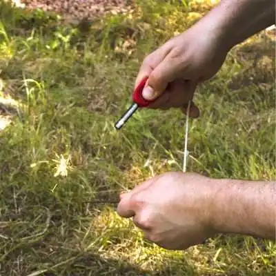 Pierre à feu avec boussole intégrée et grattoir 8cm BCB